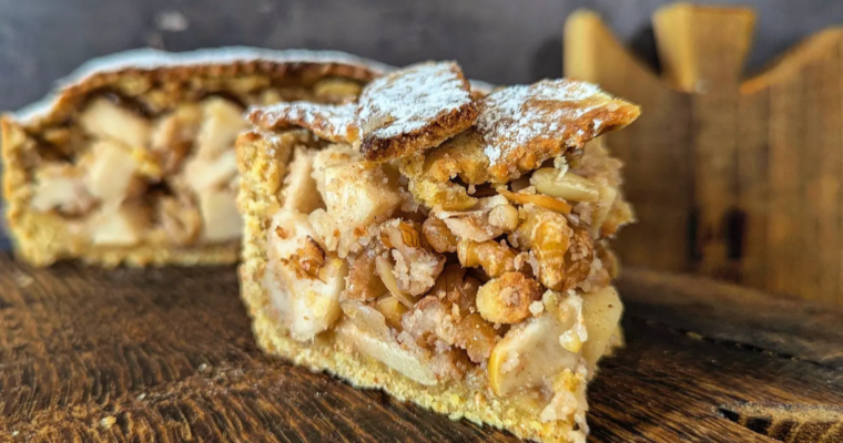 Crostata integrale con mele frutta secca e miele