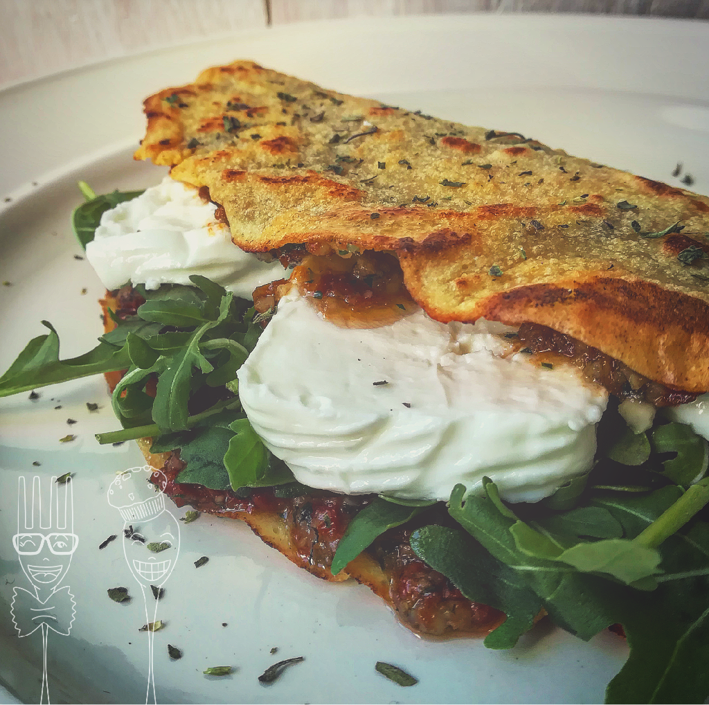 Piadina di ceci con rucola stracchino e pesto al pomodoro ...