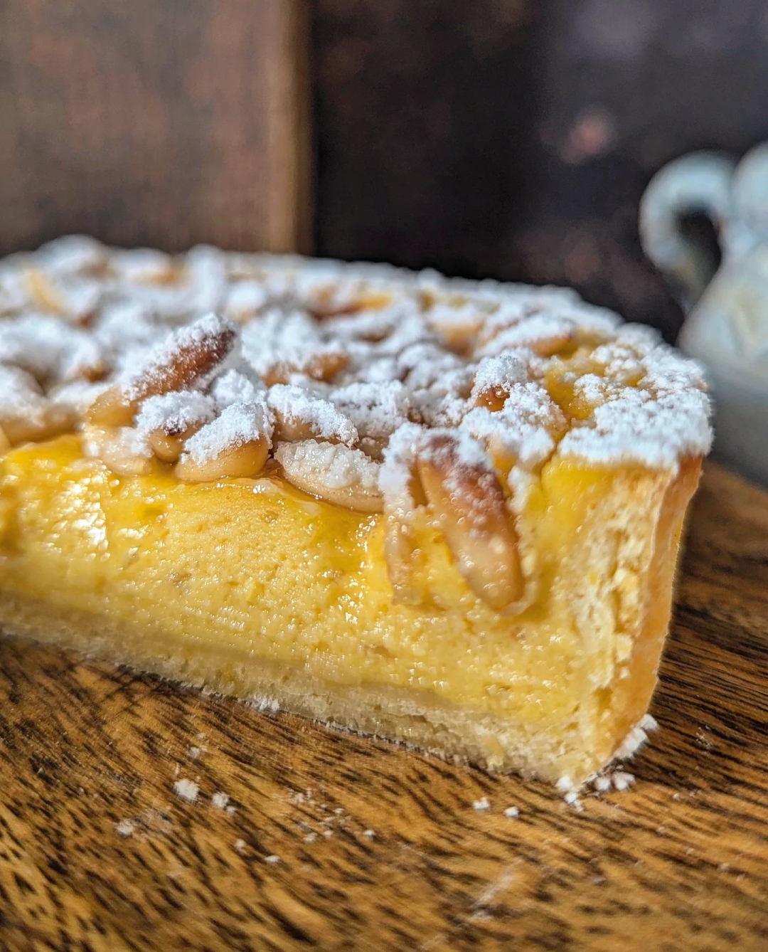 Torta della nonna al profumo di limone