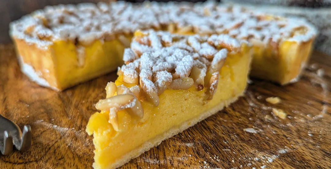 Torta della nonna al profumo di limone