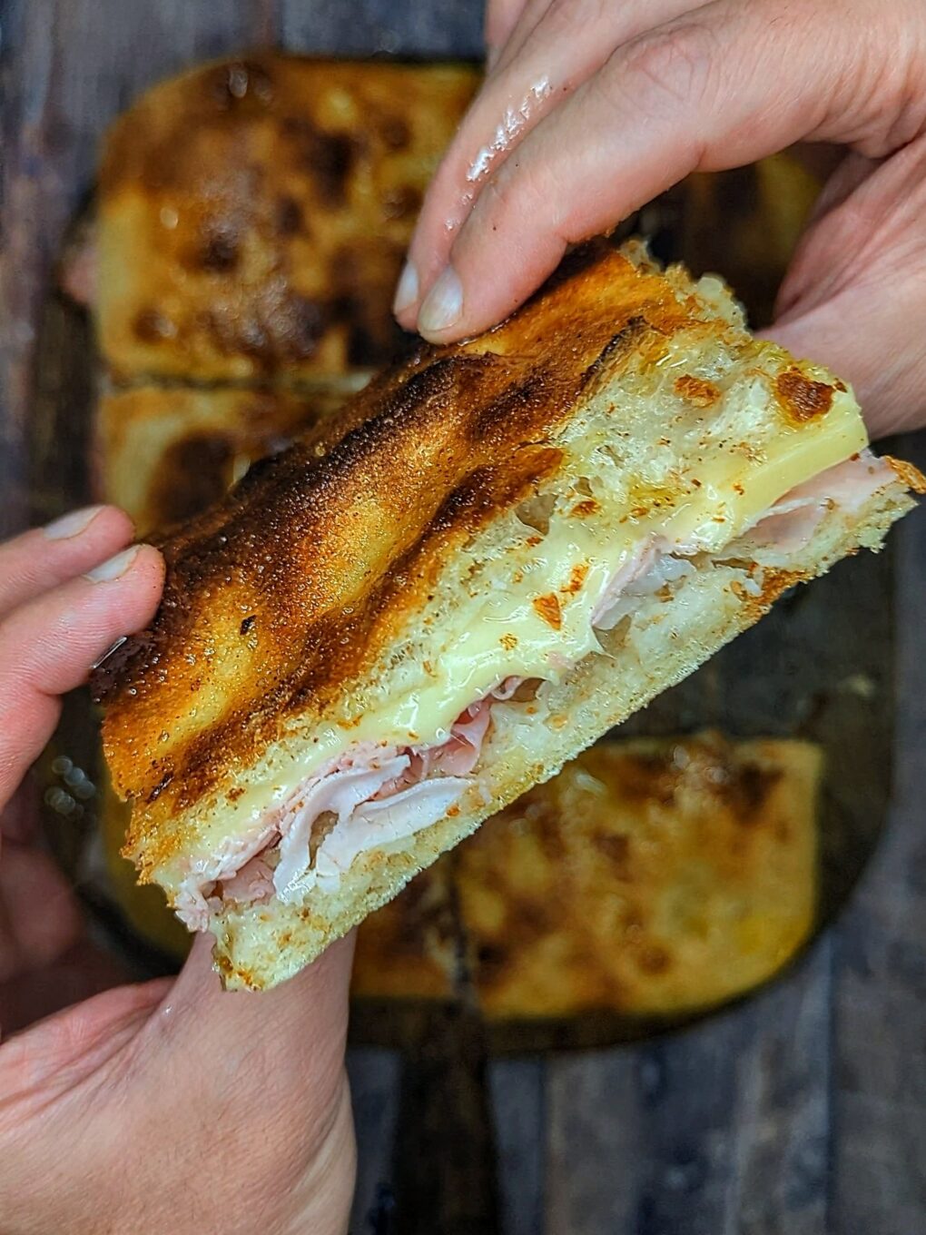 Focaccia Crunch con prosciutto cotto e Emmental