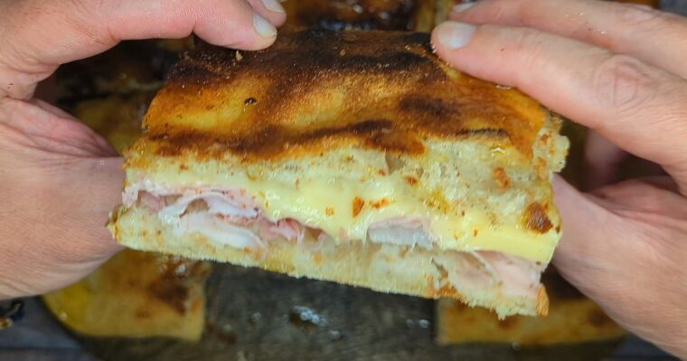 Focaccia Crunch con prosciutto cotto e Emmental